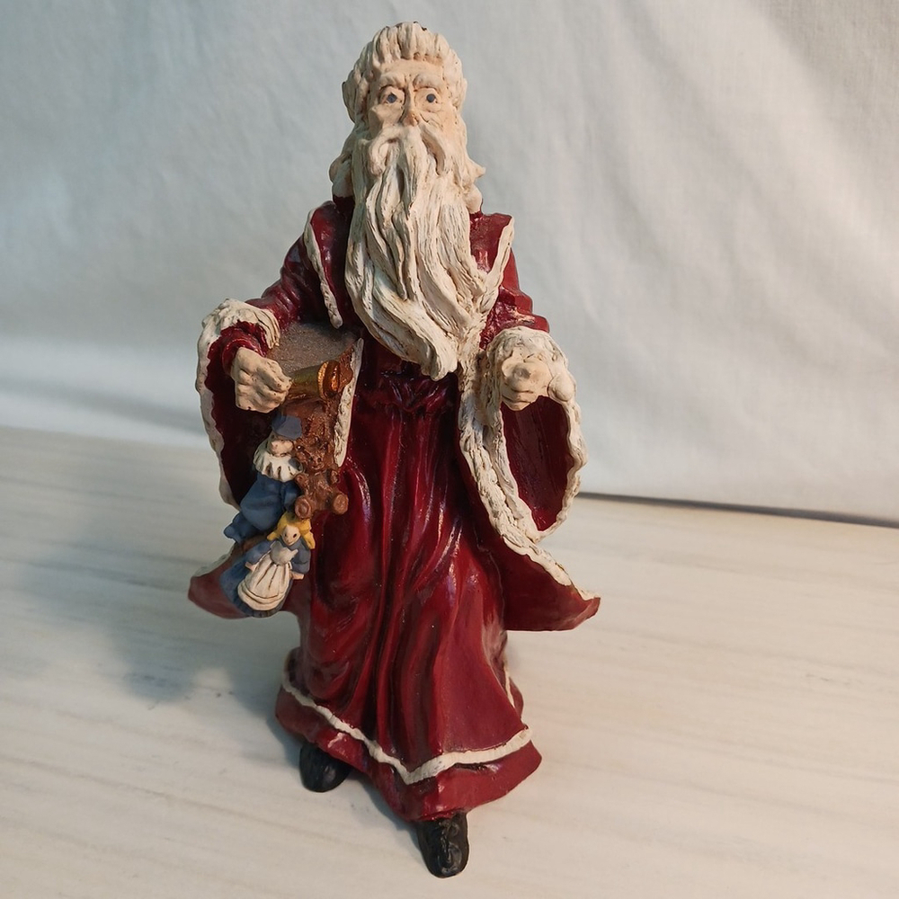 Vintage Old World Santa Figurine Resin 7 Inch Christmas